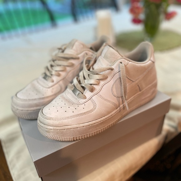 I am selling size 7 youth air forces (worn) condition 6/10 - Picture 3 of 3